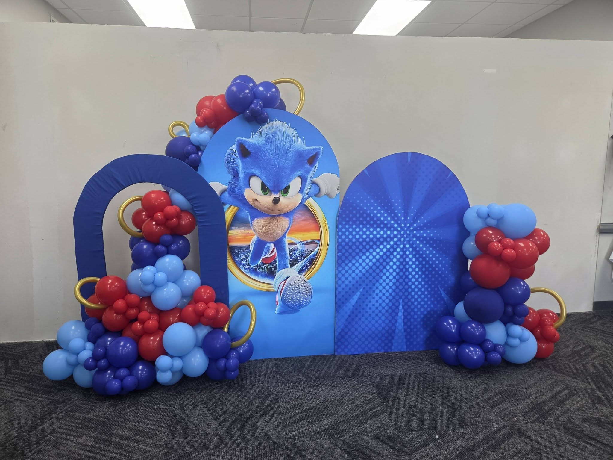 Sonic the Hedgehog party backdrop with blue and red balloon arches