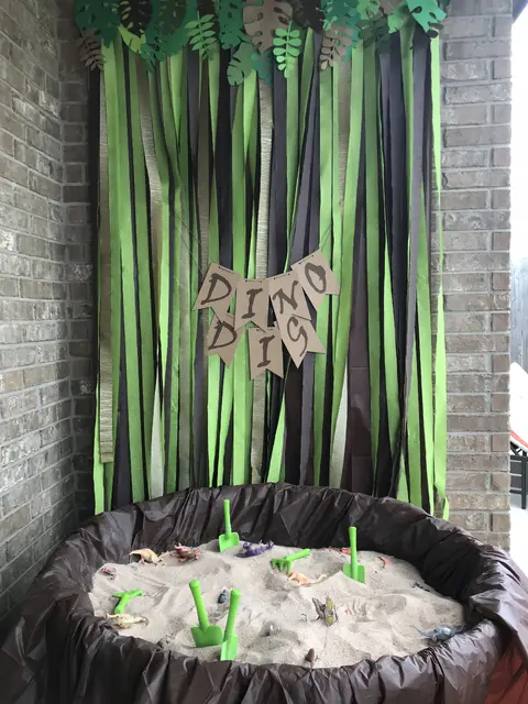 Dino Dig Pit with Green and Brown Streamers
