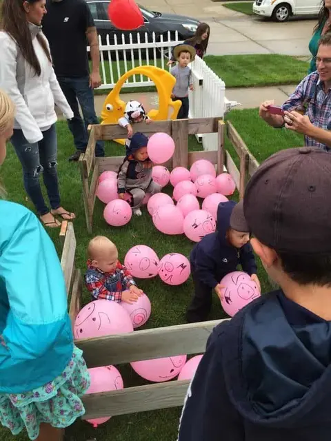 Outdoor Pig Balloon Display in a Wooden Pen